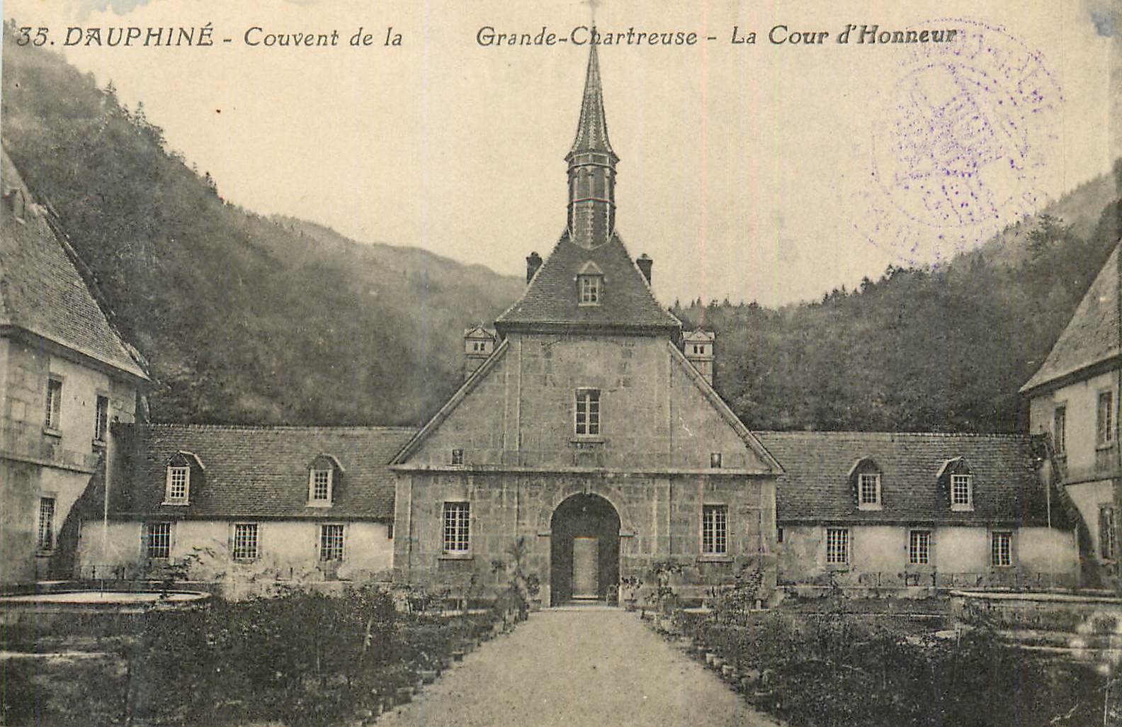 CPA Dauphine Couvent de la Grande Chartreuse La Cour d'Honneur