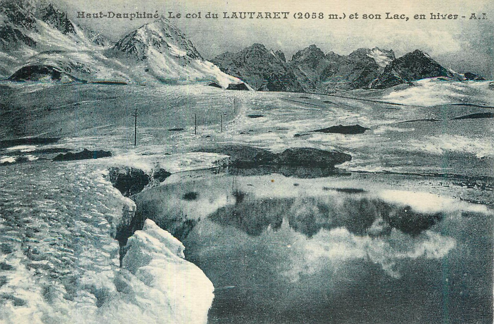 CPA Haut Dauphine Le Col du Lautaret (2058 m) et son Lac en Hiver