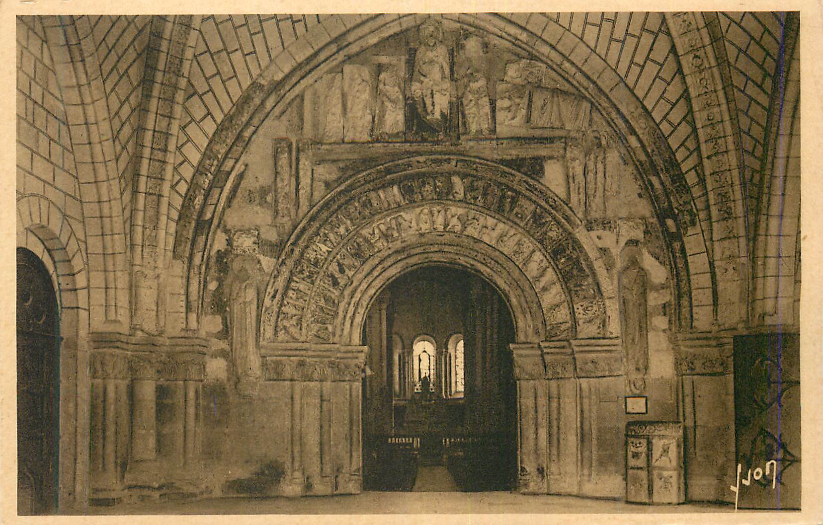 CPA Chateau de Loches (Indre et Loire) Porte de la Collegiale Saint Ours (XIIe S)