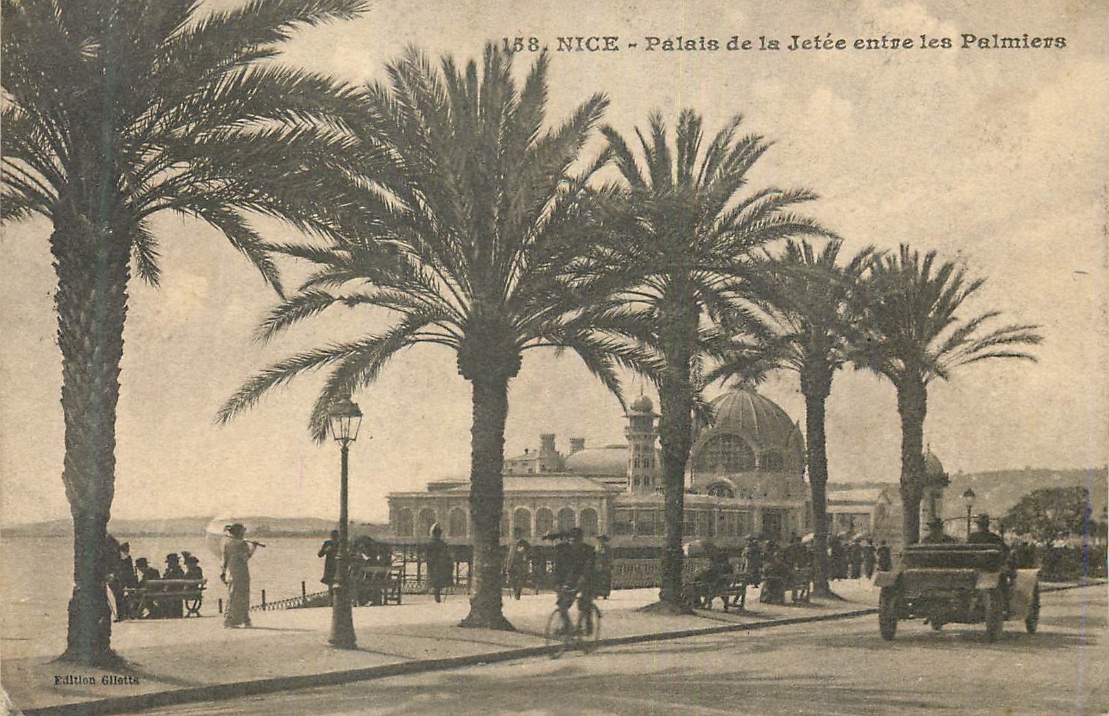 CPA Nice Palais de la Jetee entre les Palmiers