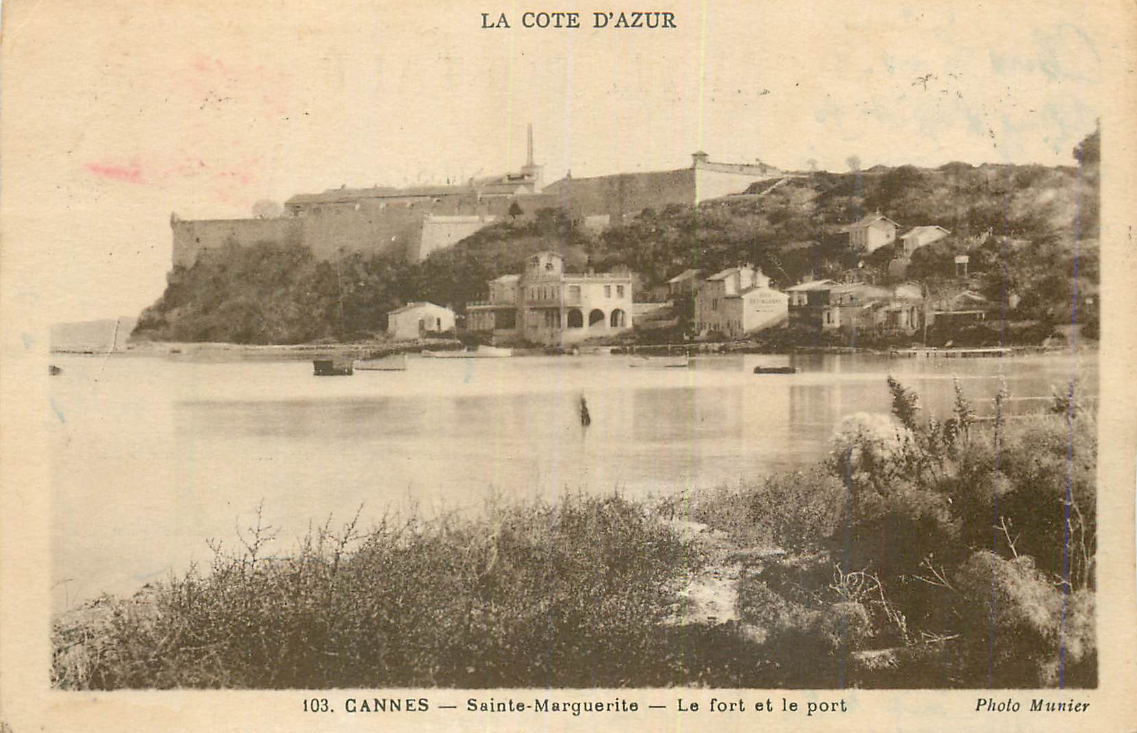 CPA Cannes La Cote d'Azur Sainte Marguerite Le Fort et le Port