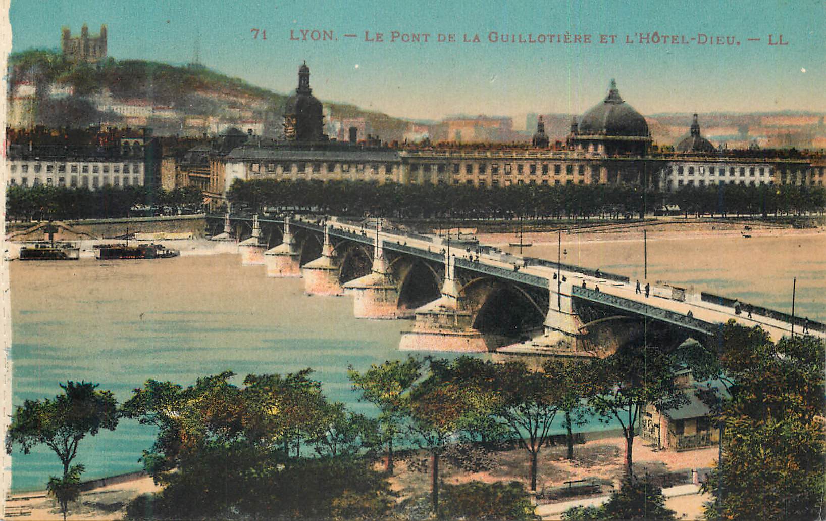 CPA Lyon Le Pont de la Guillotiere et l'Hotel Dieu