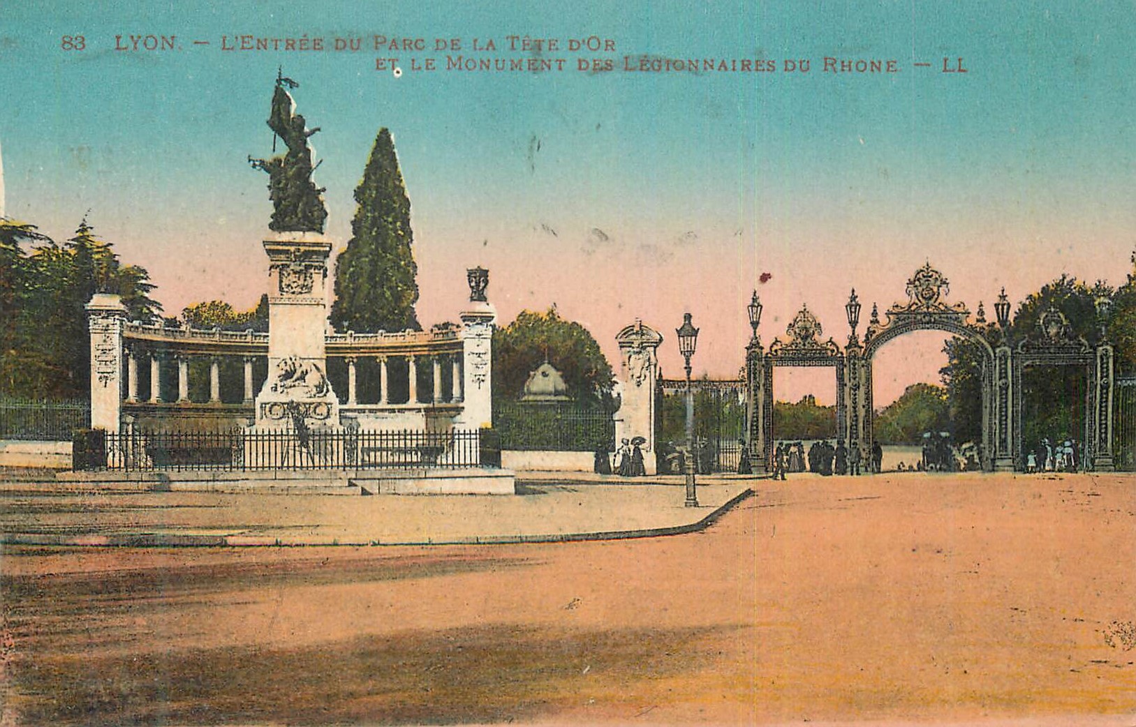 CPA Lyon L'Entree du Parc de la Tete d'Or et le Monument des Legionnaires du Rhone