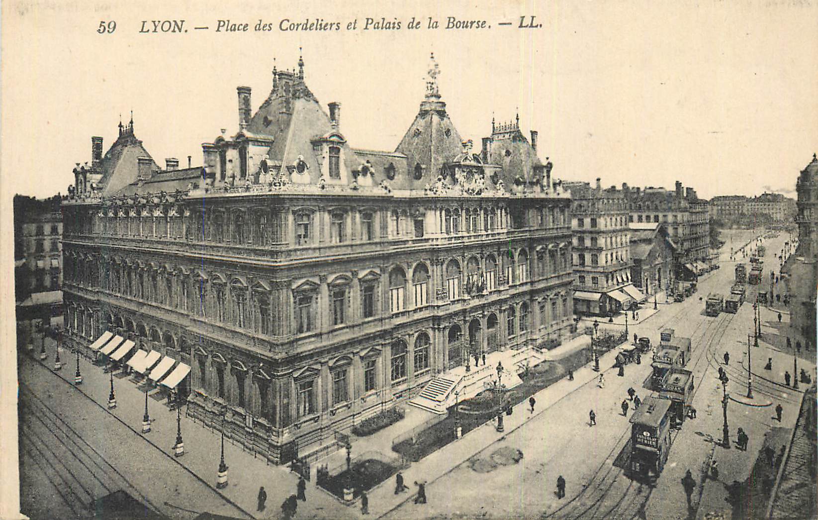 CPA Lyon Place des Cordeliers et Palais de la Bourse Tramway