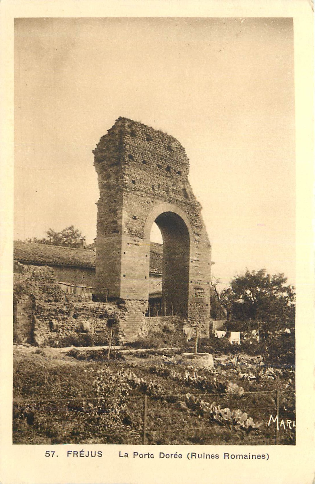 CPA Frejus La Porte Doree (Ruines Romaines)