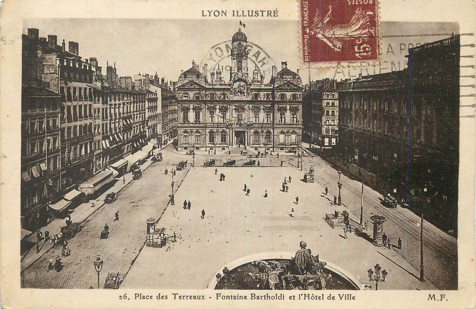 CPA Lyon Illustre Place des Terreaux Fontaine Bartholdi et l'Hotel de Ville