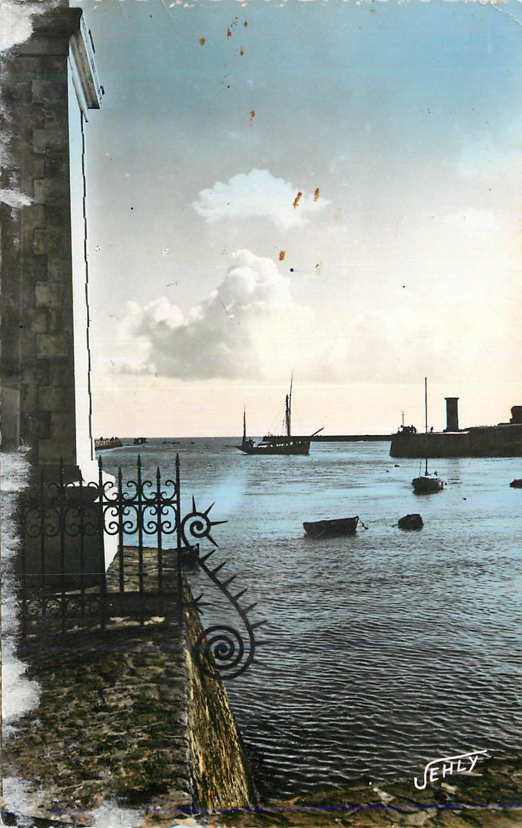 Puerto de Saint-Malo — vista del muelle con valla de hierro forjado — editor Jehly