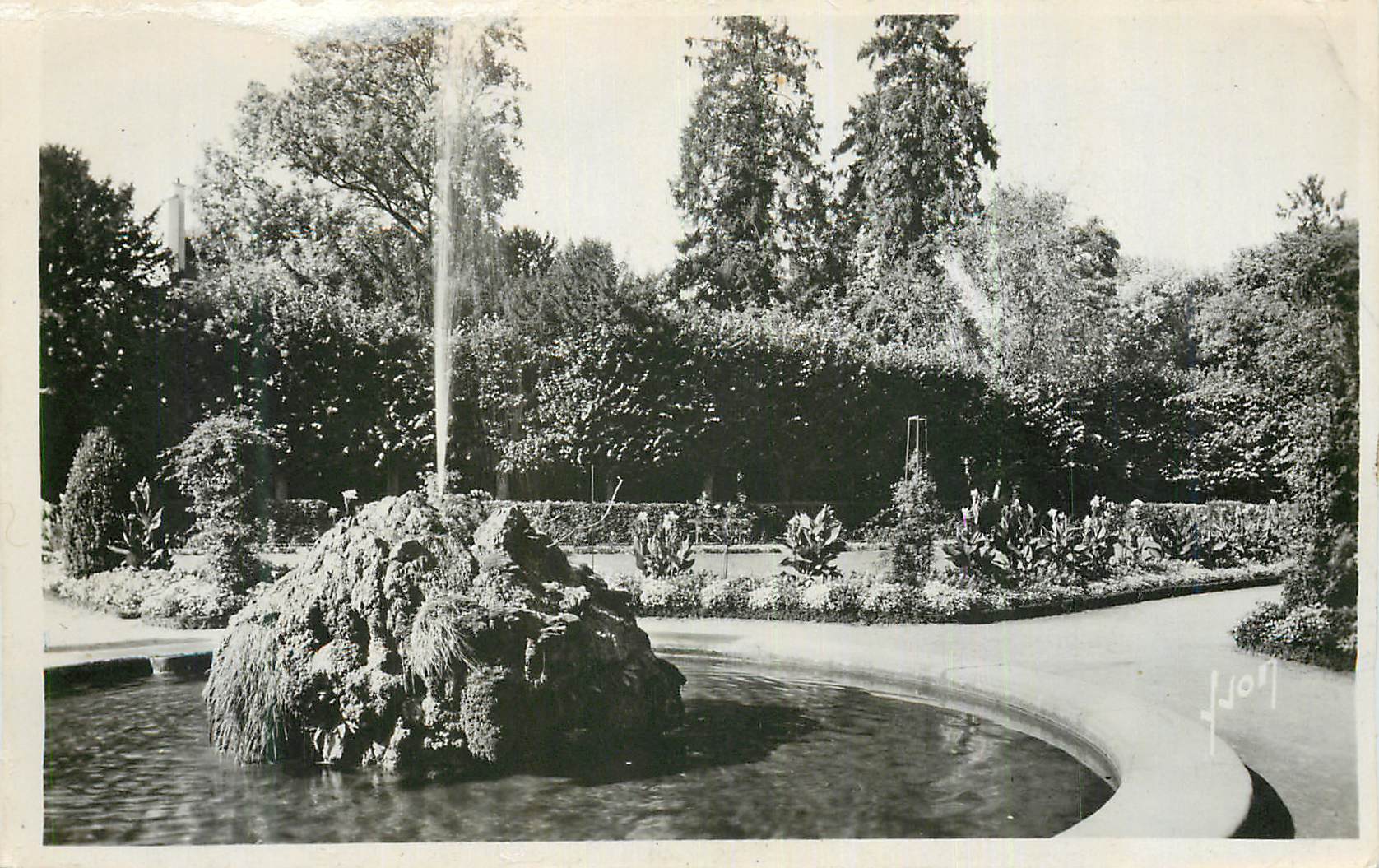 CPM Meaux (S et M) Jardin de l'Ancien Eveche