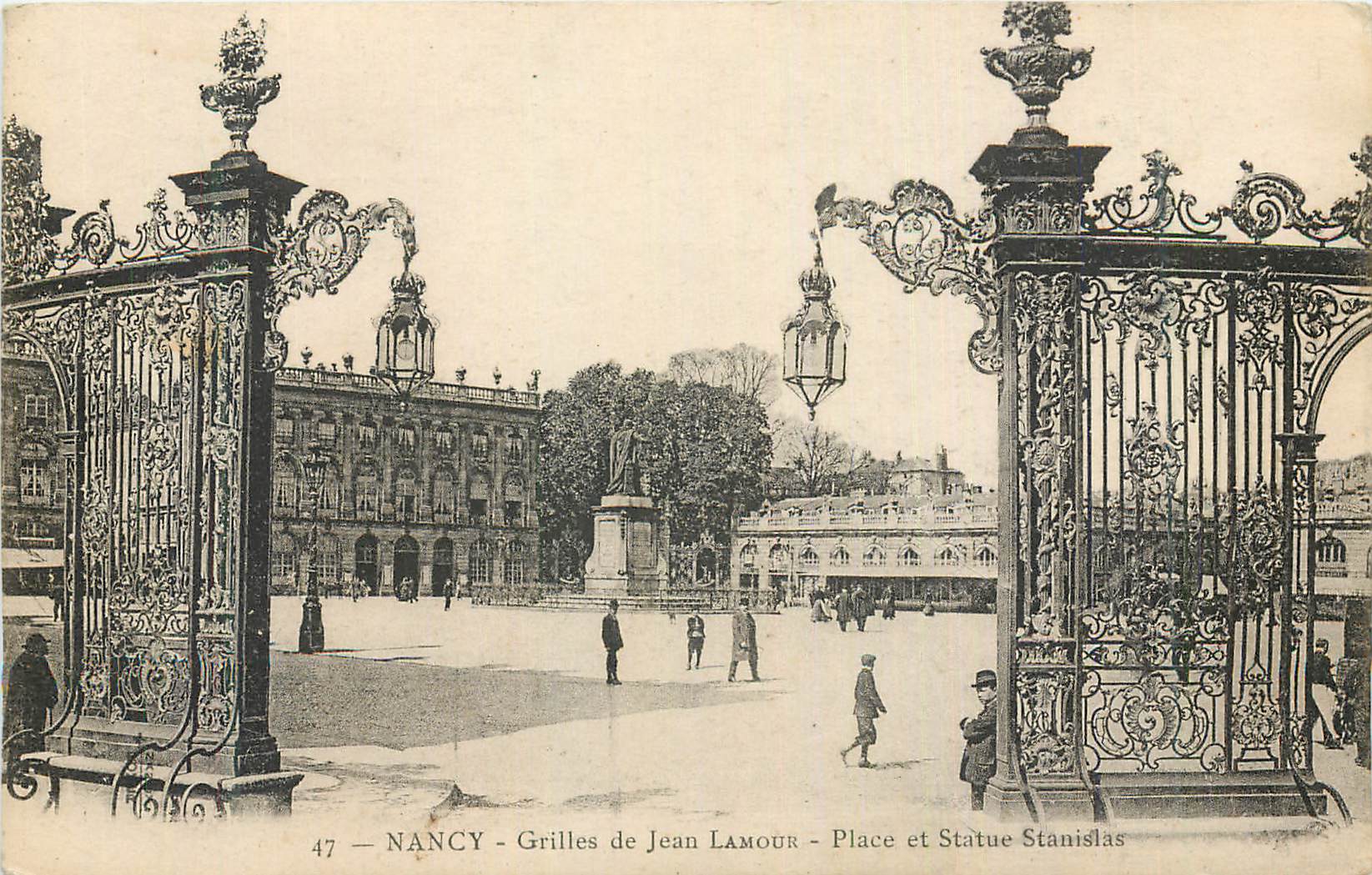 CPA Nancy Grilles de Jean Lamour Place et Statue Stanislas
