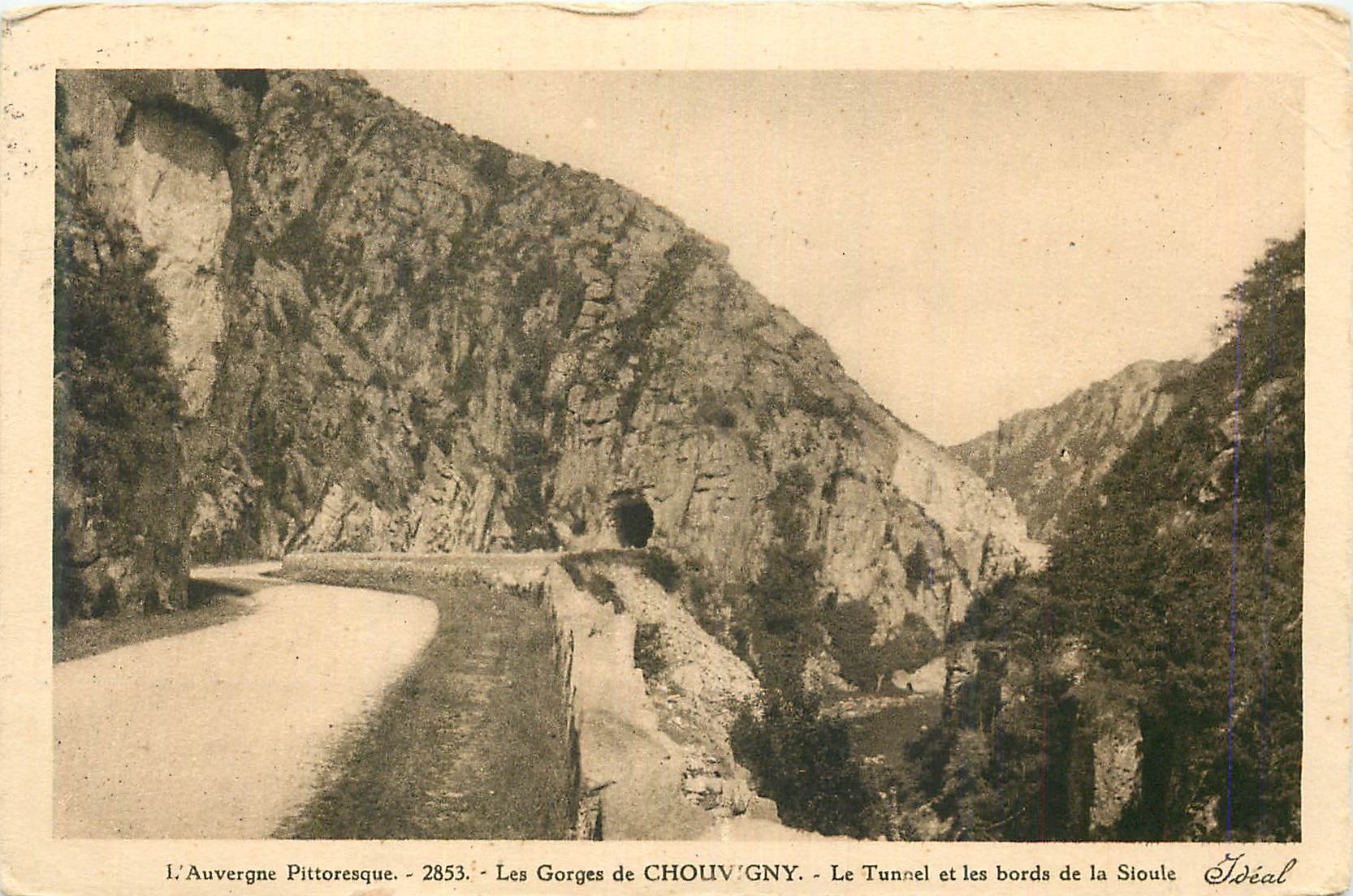 CPA Les Gorges de Chouvigny L'Auvergne Pittoresque Le Tunnel et les Bords de la Sioule