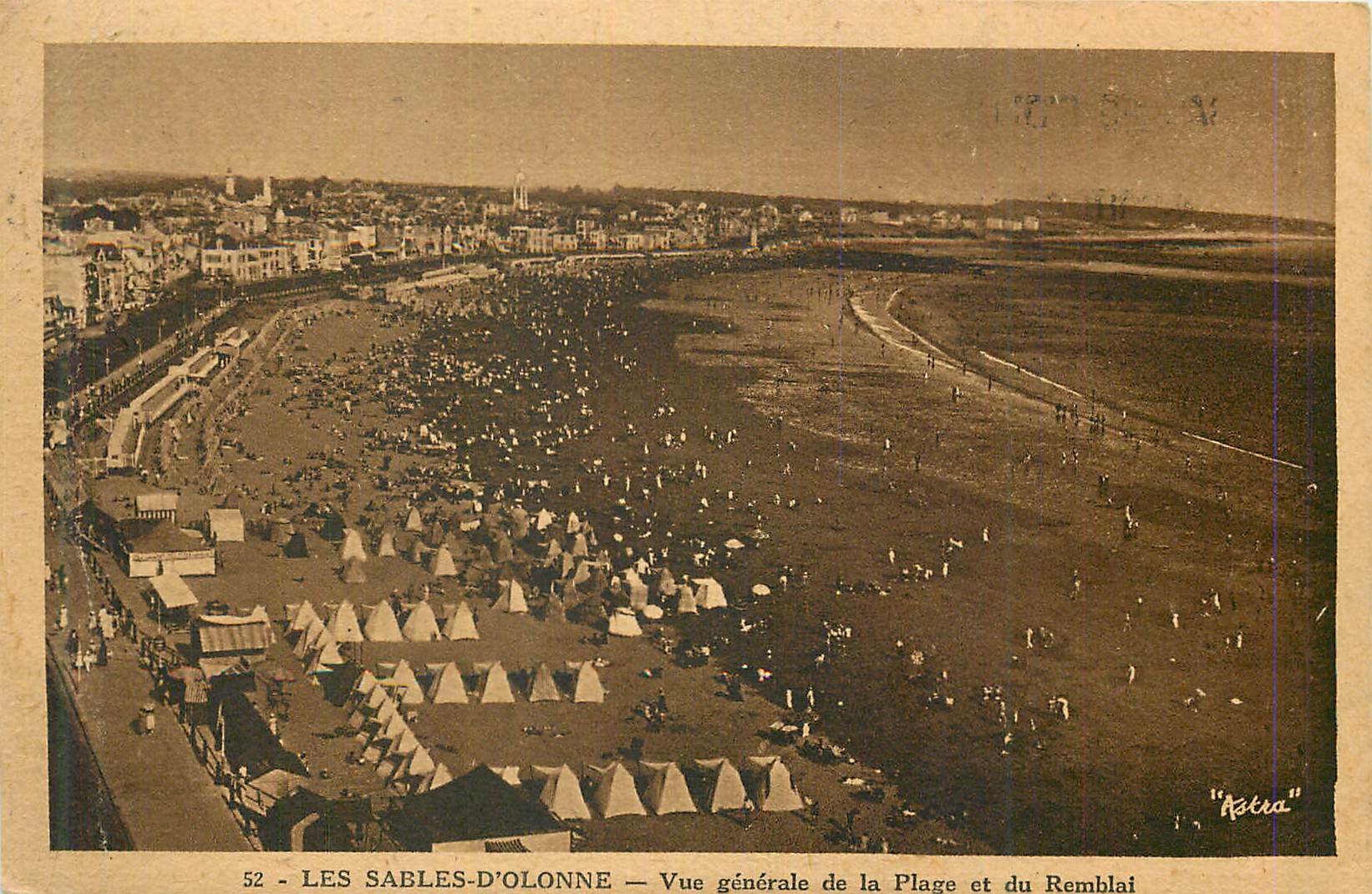 LES SABLES-D'OLONNE — Vue générale de la Plage et du Remblai — "Astrea"