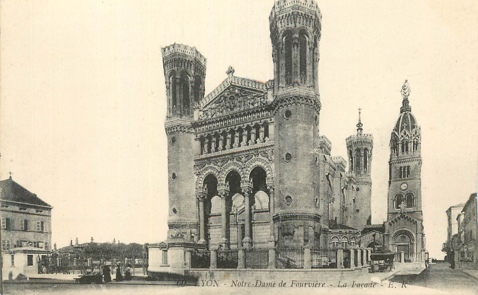 CPA Lyon Notre Dame de Fourviere La Facade