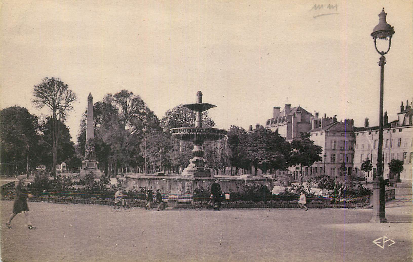 CPA Nancy La Ville aux Portes d'Or Place Carnot Le Jet d'Eau et le Monument Carnot