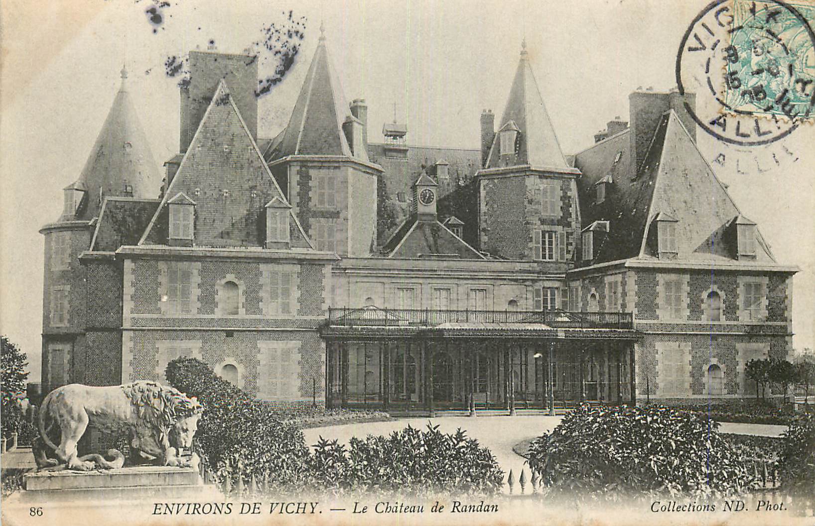 CPA Environs de Vichy Le Chateau de Randan Lion