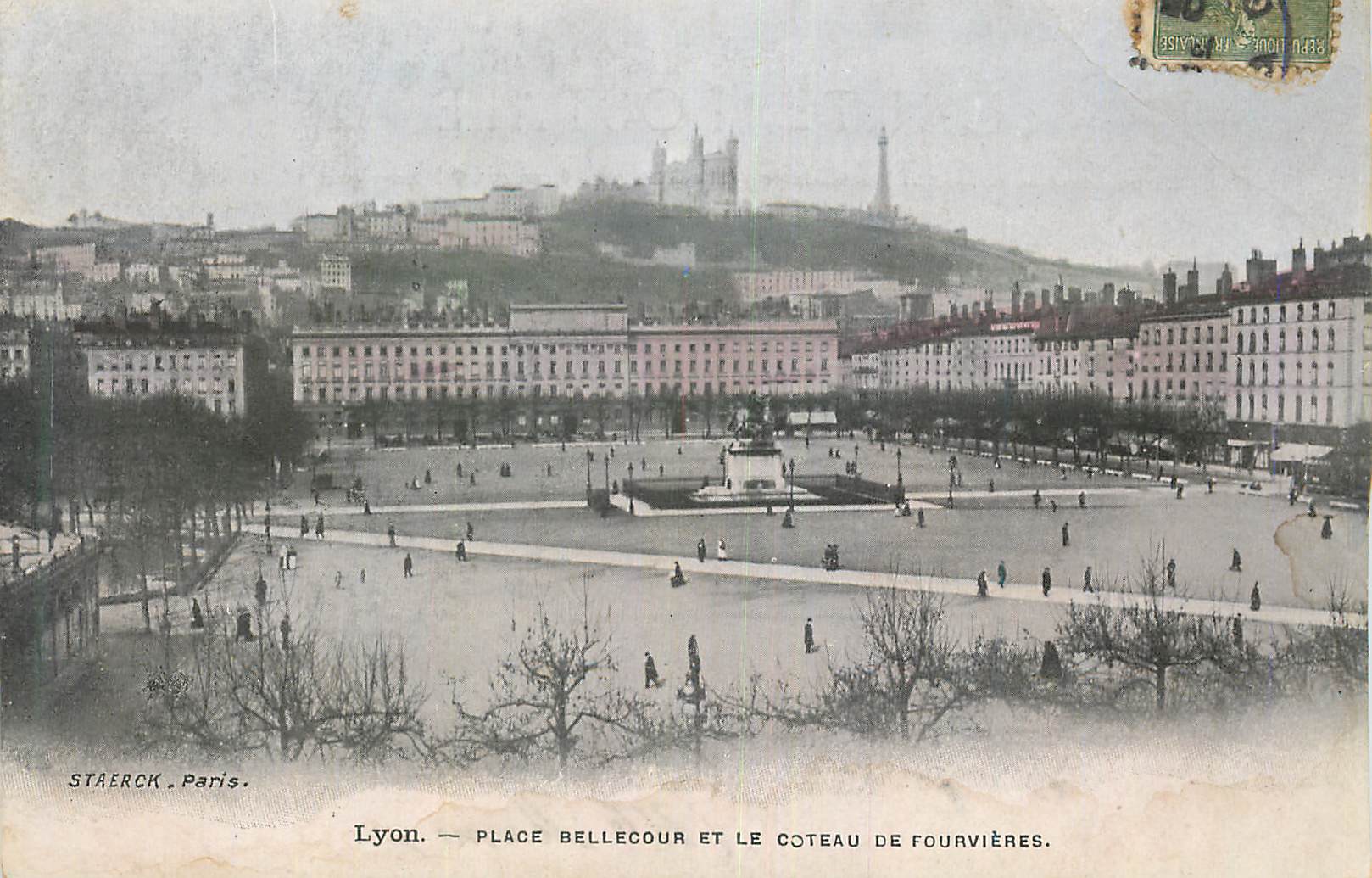 CPA Lyon Place Bellecour et le Coteau de Fourvieres