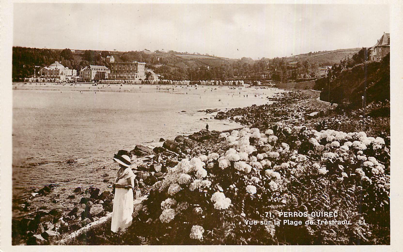 Perros-Guirec — Vue sur la Plage de Trestraou — LL