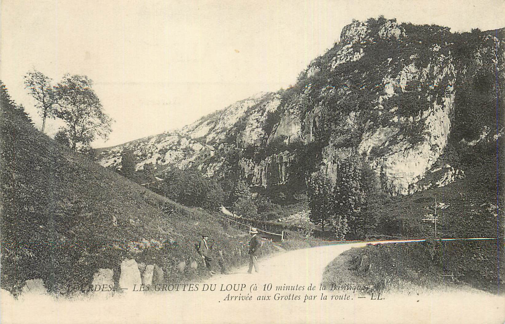 CPA Lourdes Les Grottes du Loup (a 10 minutes de la Basilique)