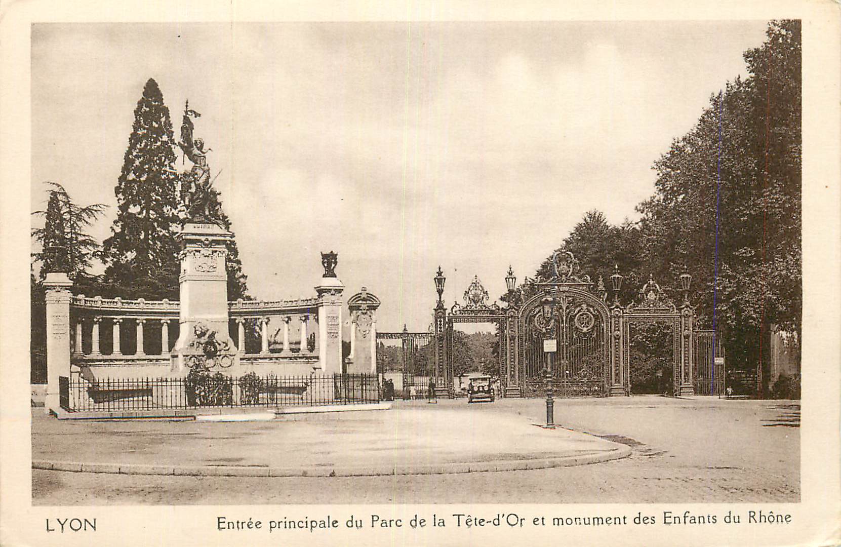 CPA Lyon Entree principale du Parc de la Tete d'Or et Monument des Enfants du Rhone