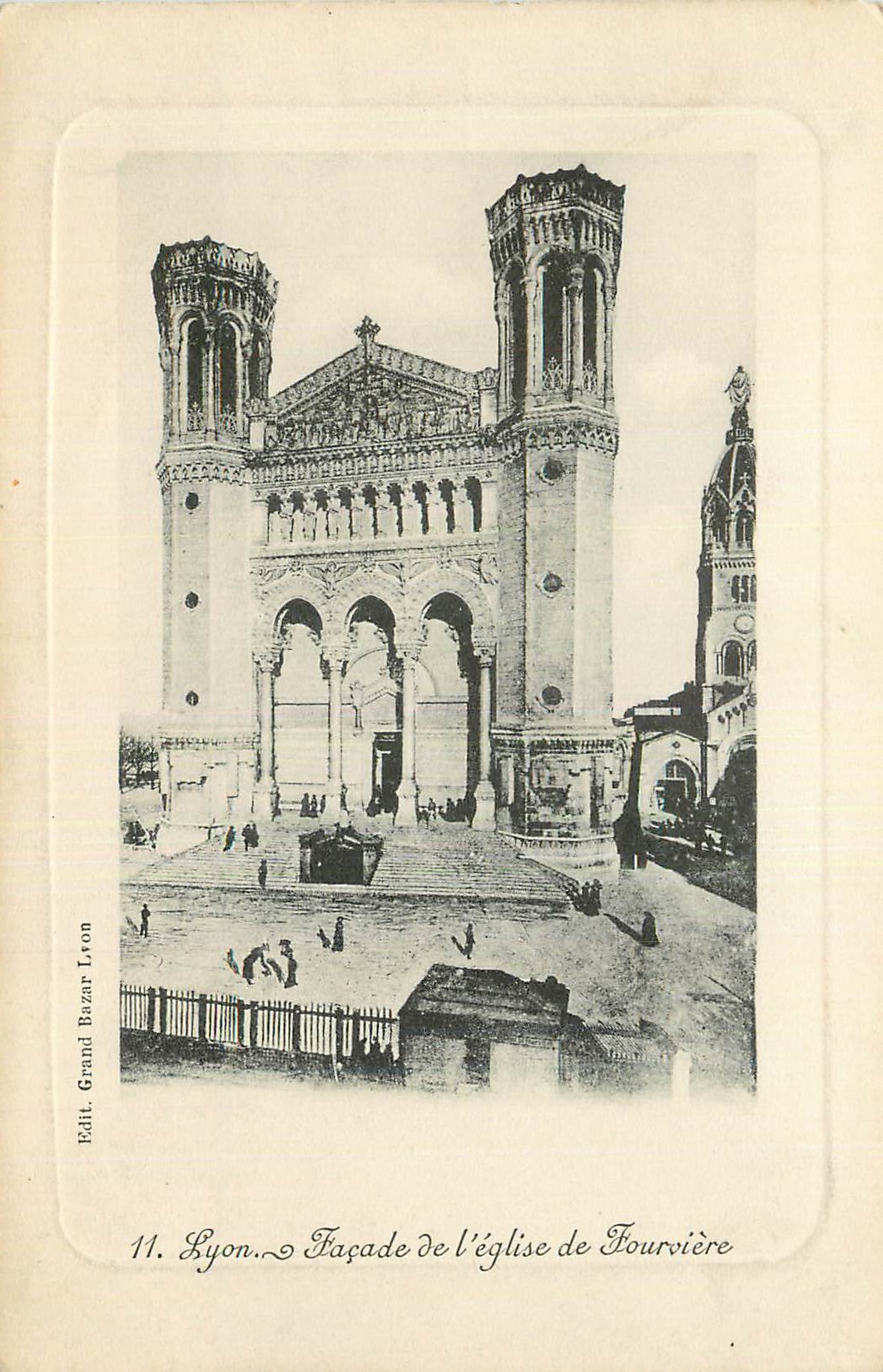 CPA Lyon Facade de l'Eglise de Fourviere