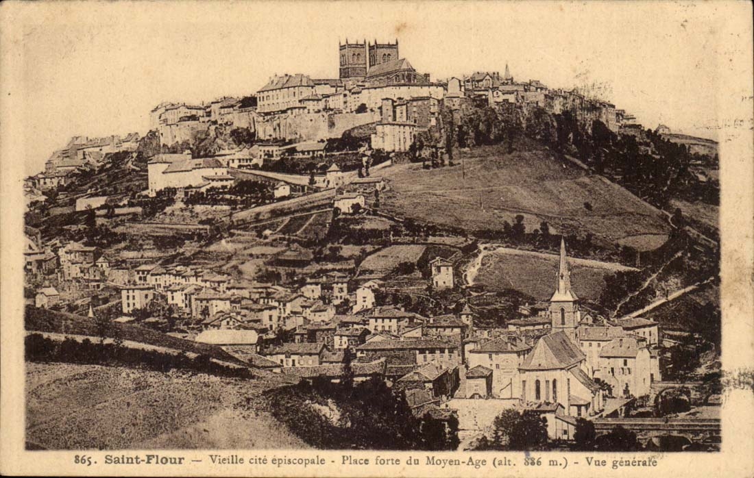Saint Flour CPA Vieille cite episcopale Place forte du Moyen Age Vue generale