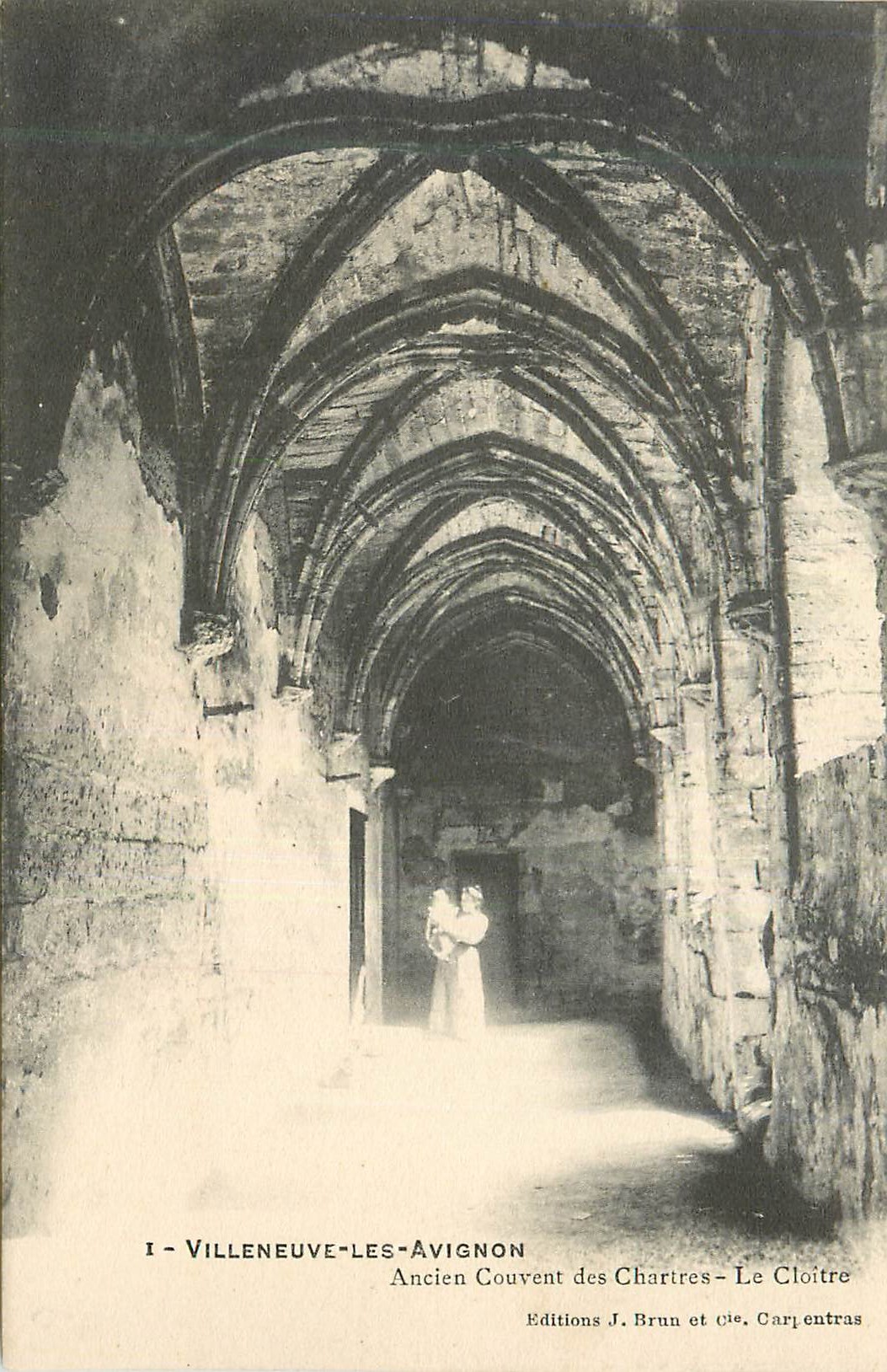 CPA Villeneuve les Avignon Ancien Couvent des Chartres Le Cloitre