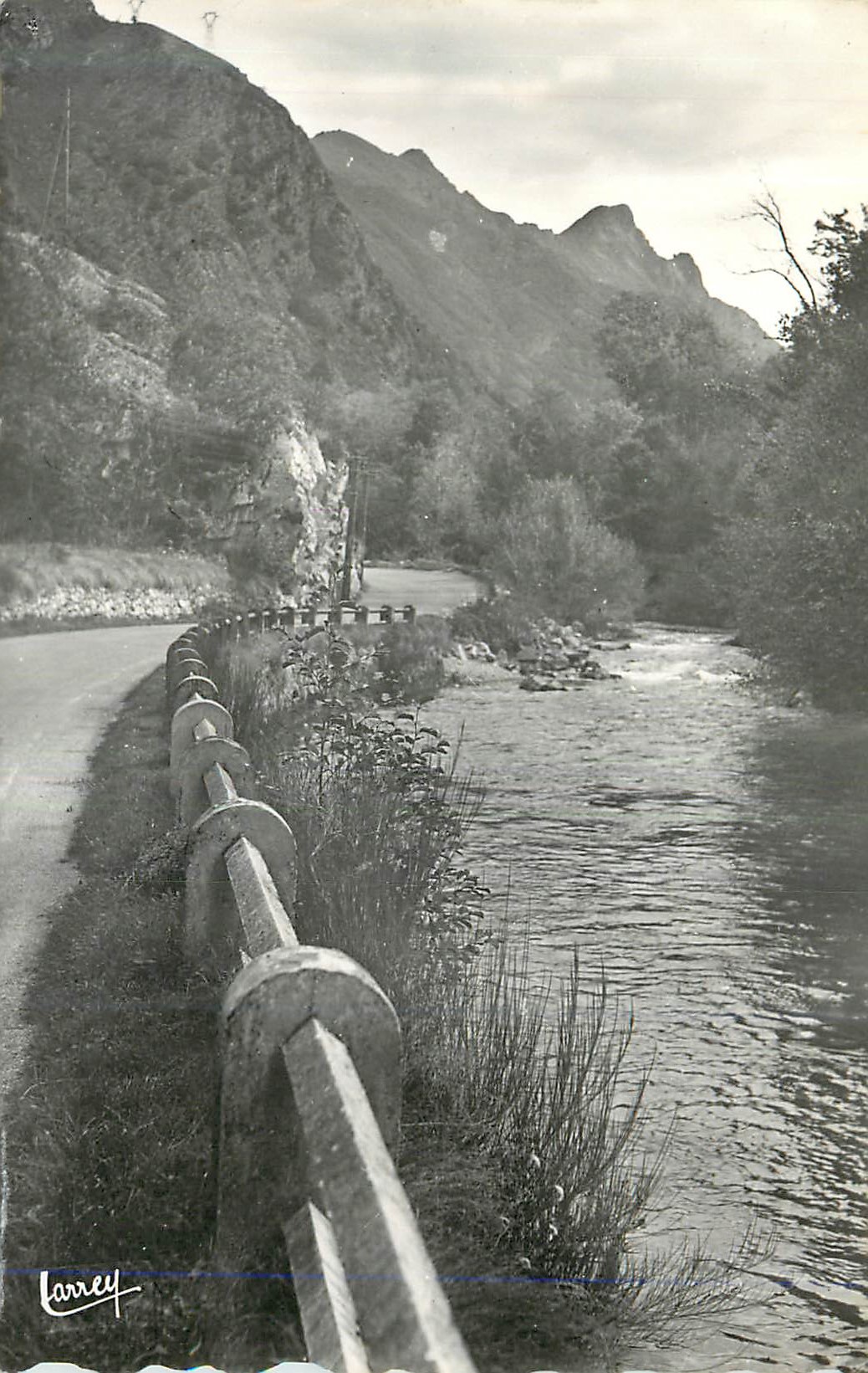 CPM Ax les Thermes (Ariege) Vallee d'Orlu Les Bords de l'Oriege