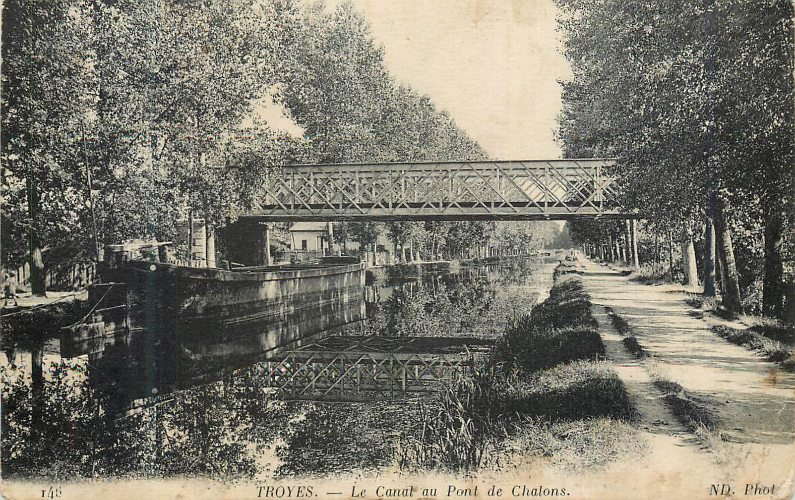 CPA Troyes Le Canal au Pont de Chalons