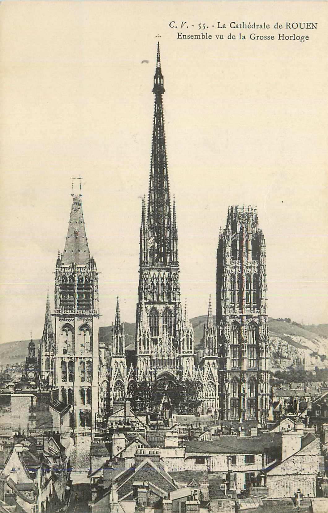 CPA La Cathedrale le Rouen Ensemble vu de la Grosse Horloge