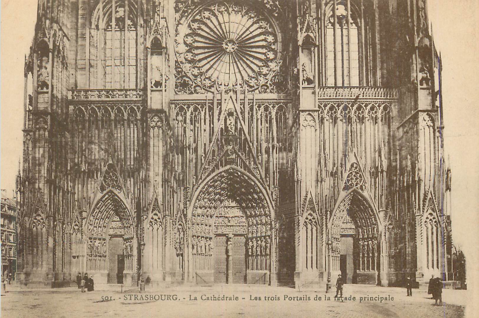 CPA Strasbourg La Cathedrale Les Trois Portails de la facade principale