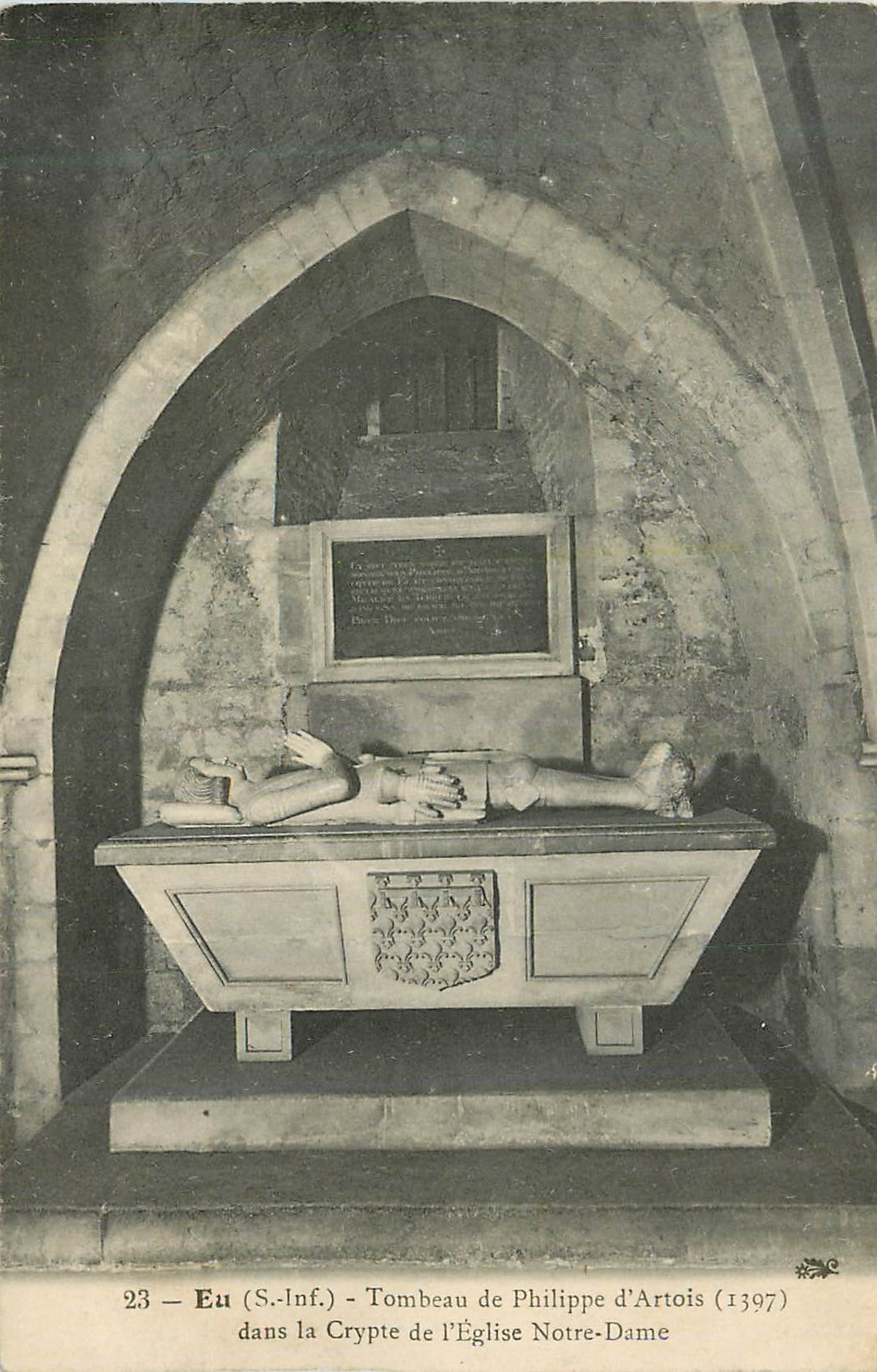 CPA Eu (S Inf) Tombeau de Philippe d'Artois (1397) dans la Crypte de l'Eglise Notre Dame