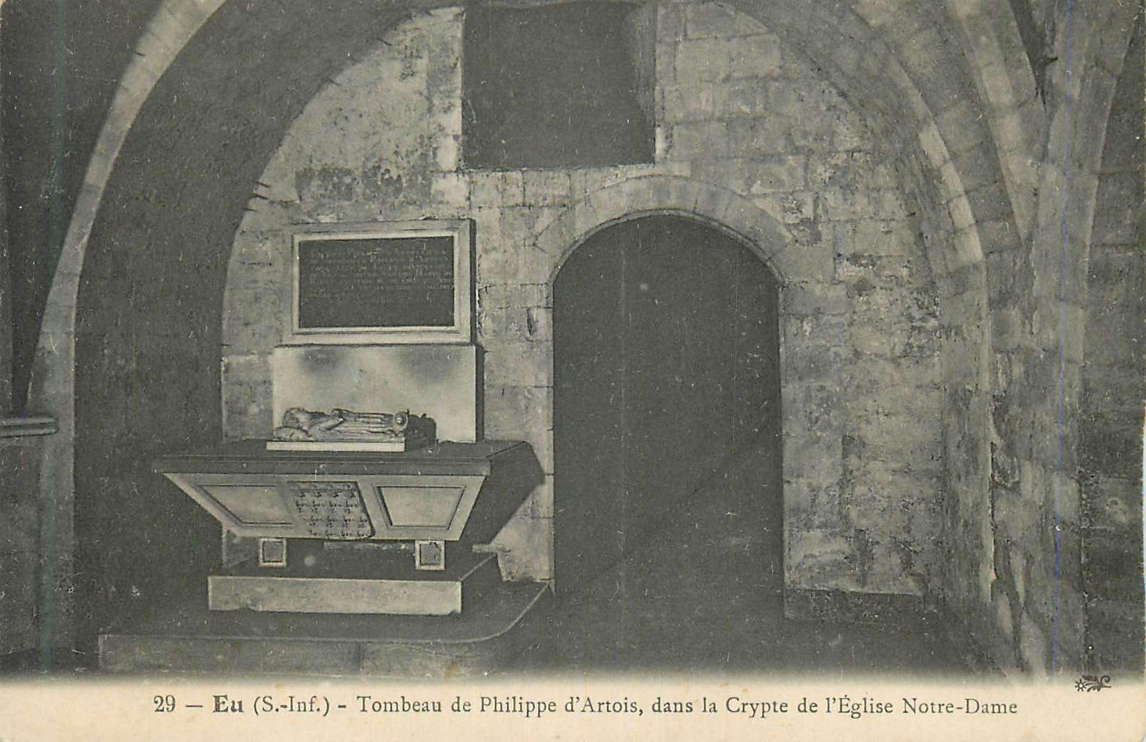 CPA Eu (S Inf) Tombeau de Philippe d'Artois dans la Crypte de l'Eglise Notre Dame