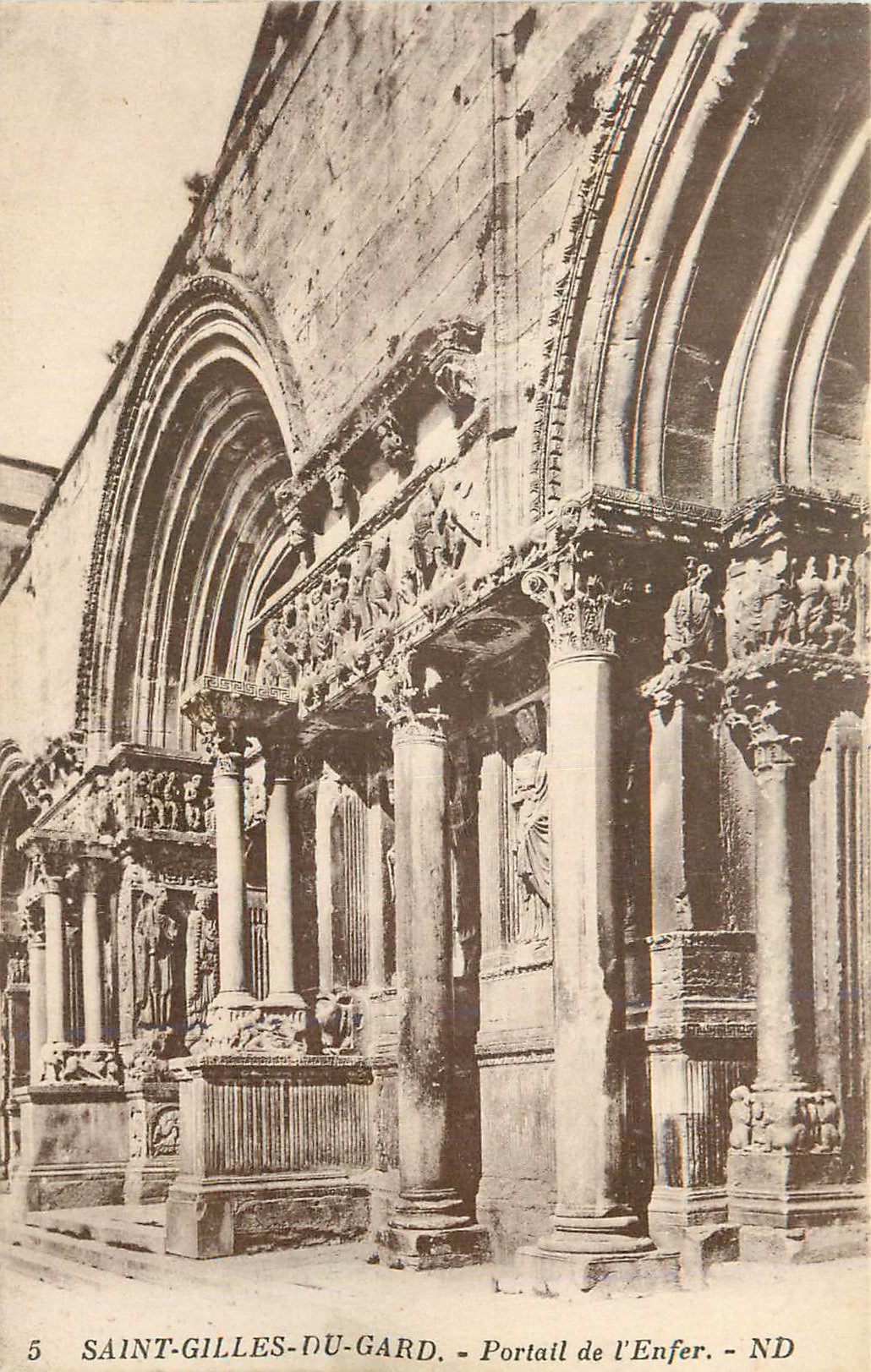 CPA Saint Gilles du Gard Portail de l'Enfer