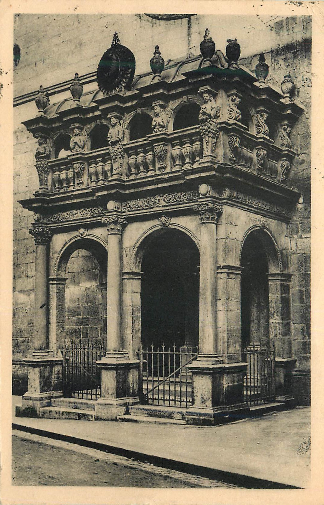CPM Dole Portail du College (Monument historique)