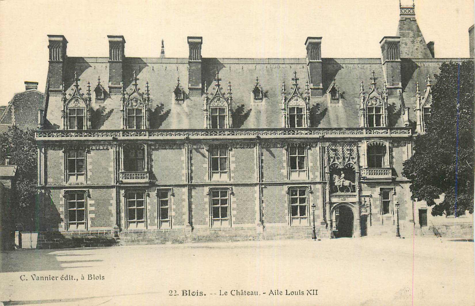 CPA Blois Le Chateau Alle Louis XII