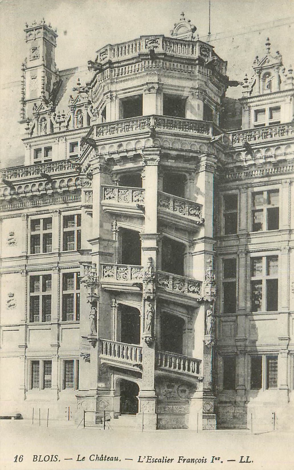 CPA Blois Le Chateau l'Escalier Francois 1er