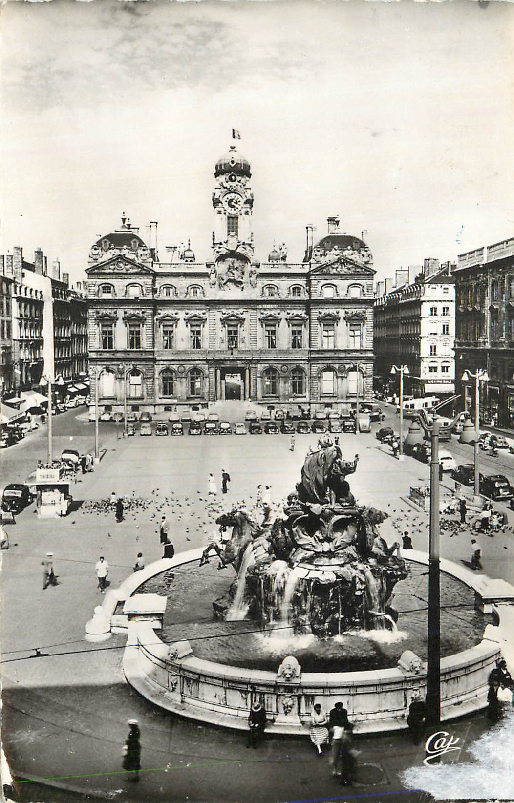 Place de la République — Fontaine de la Paix — Cap