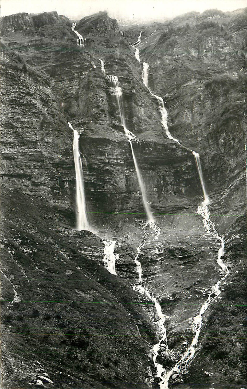 Chutes de cascades — vue panoramique — éditeur inconnu