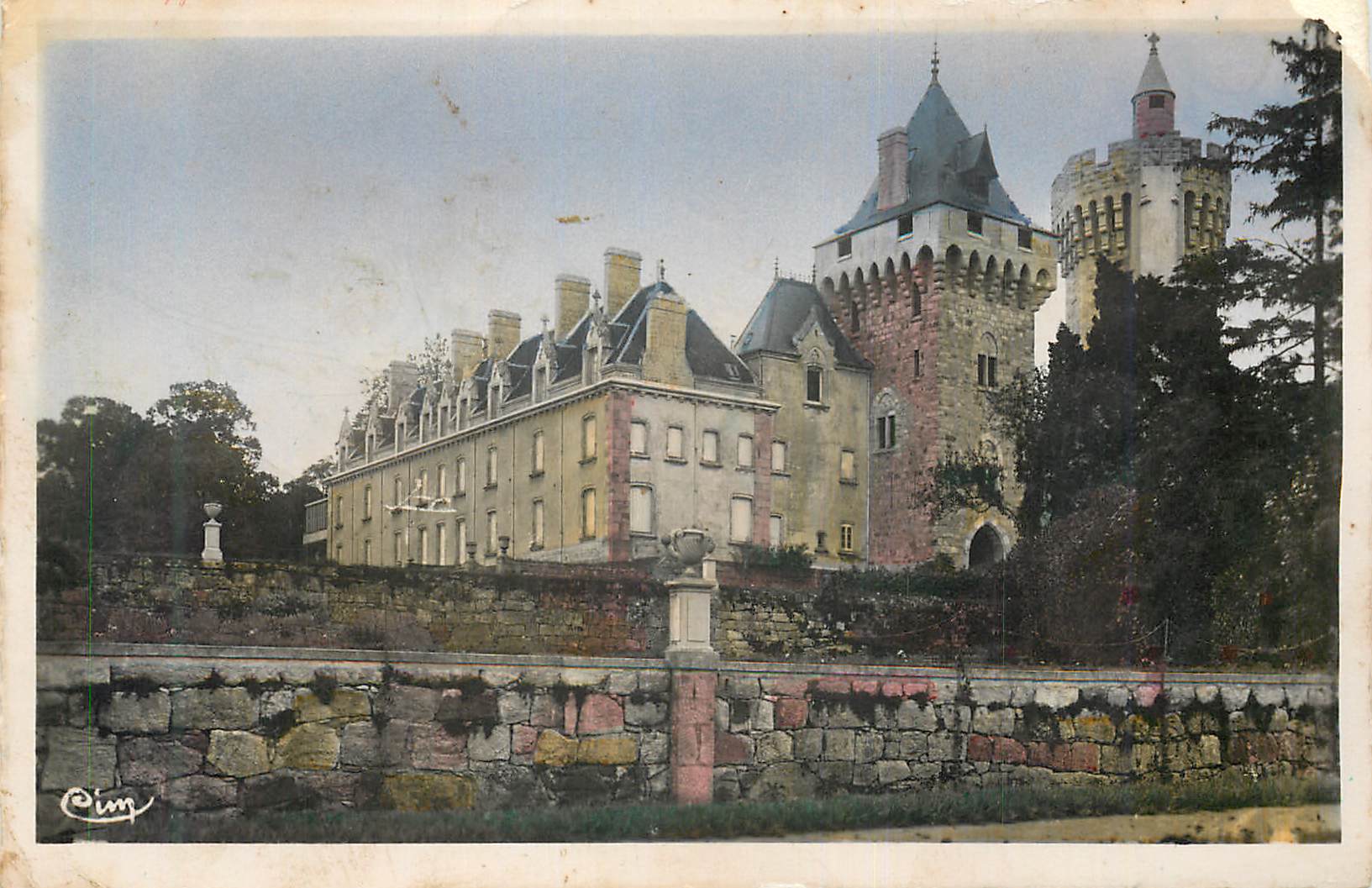CPM Montceau les Mines Le Chateau du Plessis (Vu de l'Etang)