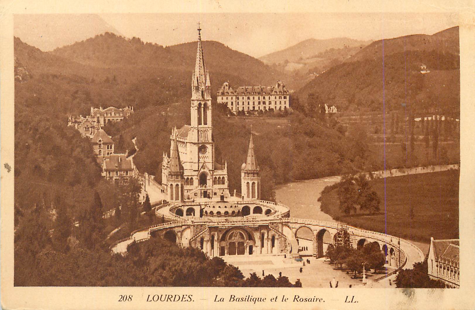 CPA Lourdes La Basilique et le Rosaire
