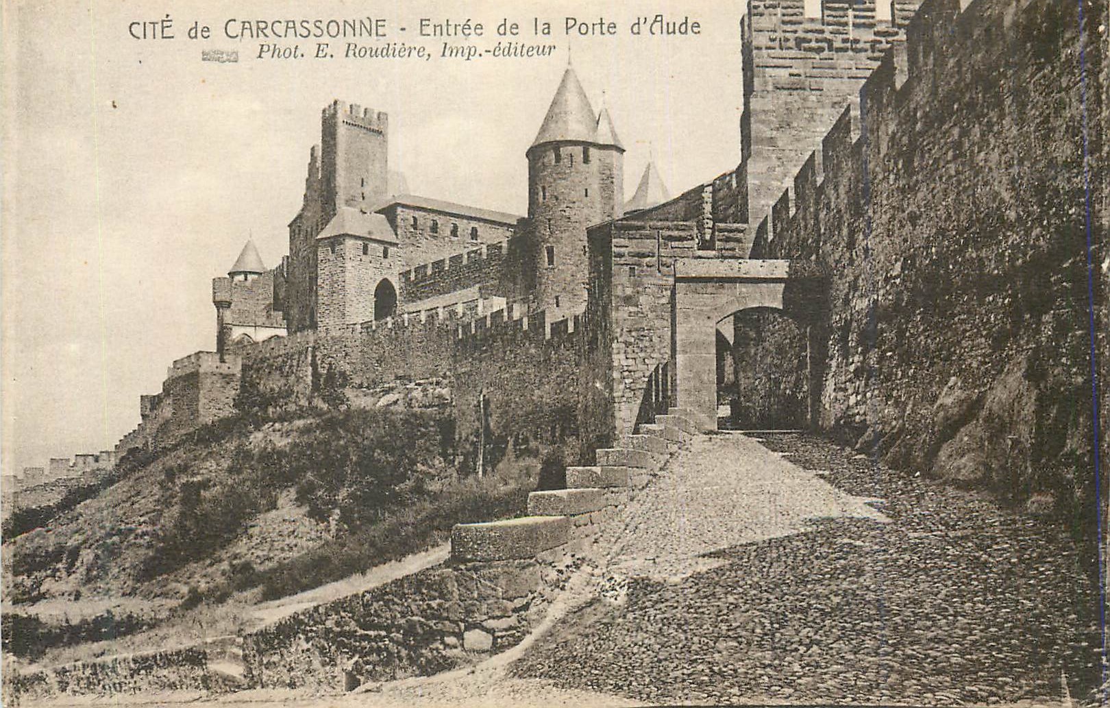 CPA Cite de Carcassonne Entree de la Porte d'Etude