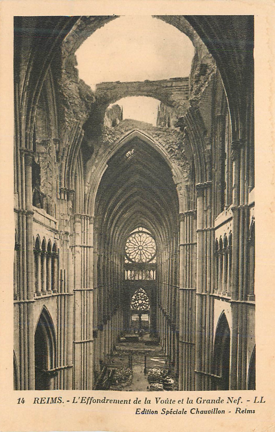 CPA Reims l'Effondrement de la Voute et la Grande Nef Militaria