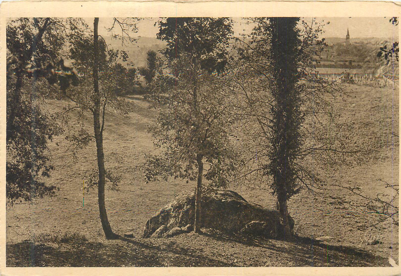 Vue de la pierre de l'Église à Saint-Émilion — éditeur non identifié, n° de série non visible