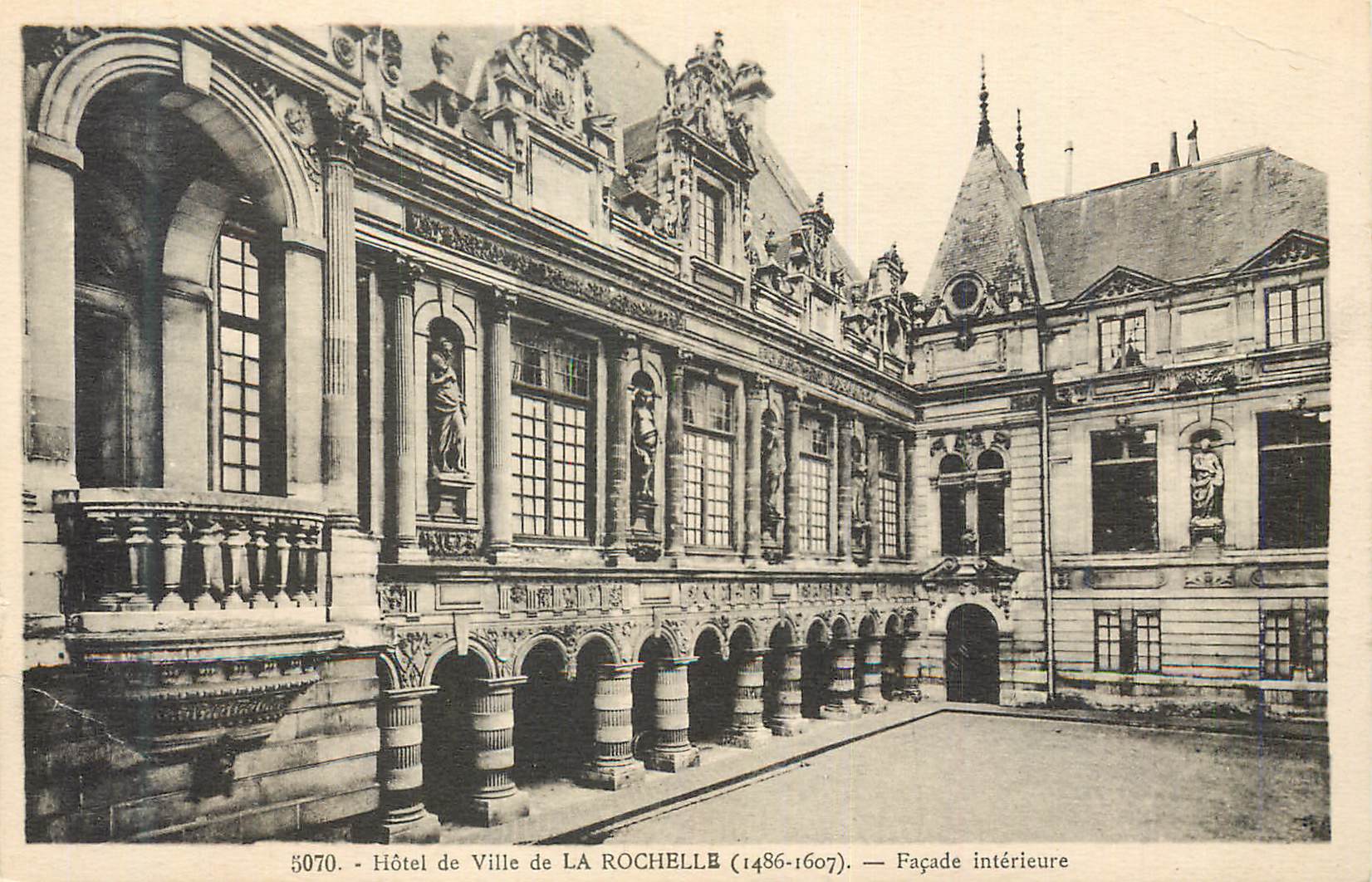 Hôtel de Ville de LA ROCHELLE (1486-1607) — Façade intérieure