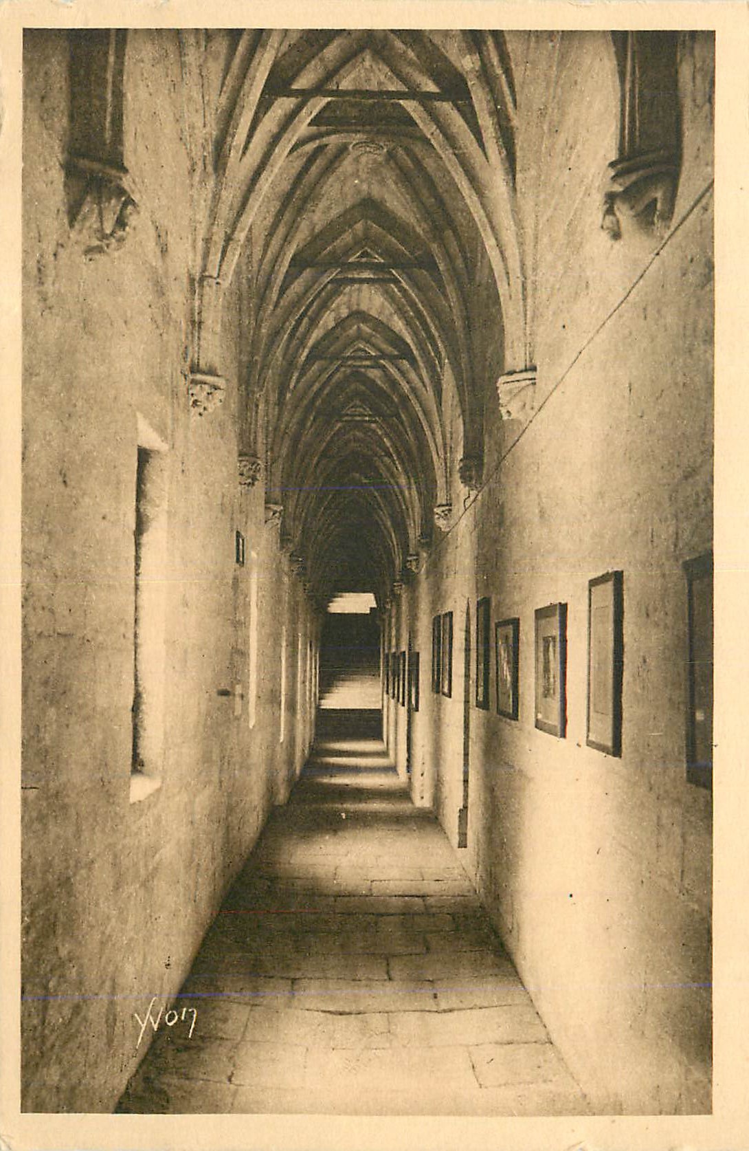 CPA Avignon (Vaucluse) Palais des Papes Galerie des Grands Dignitaires