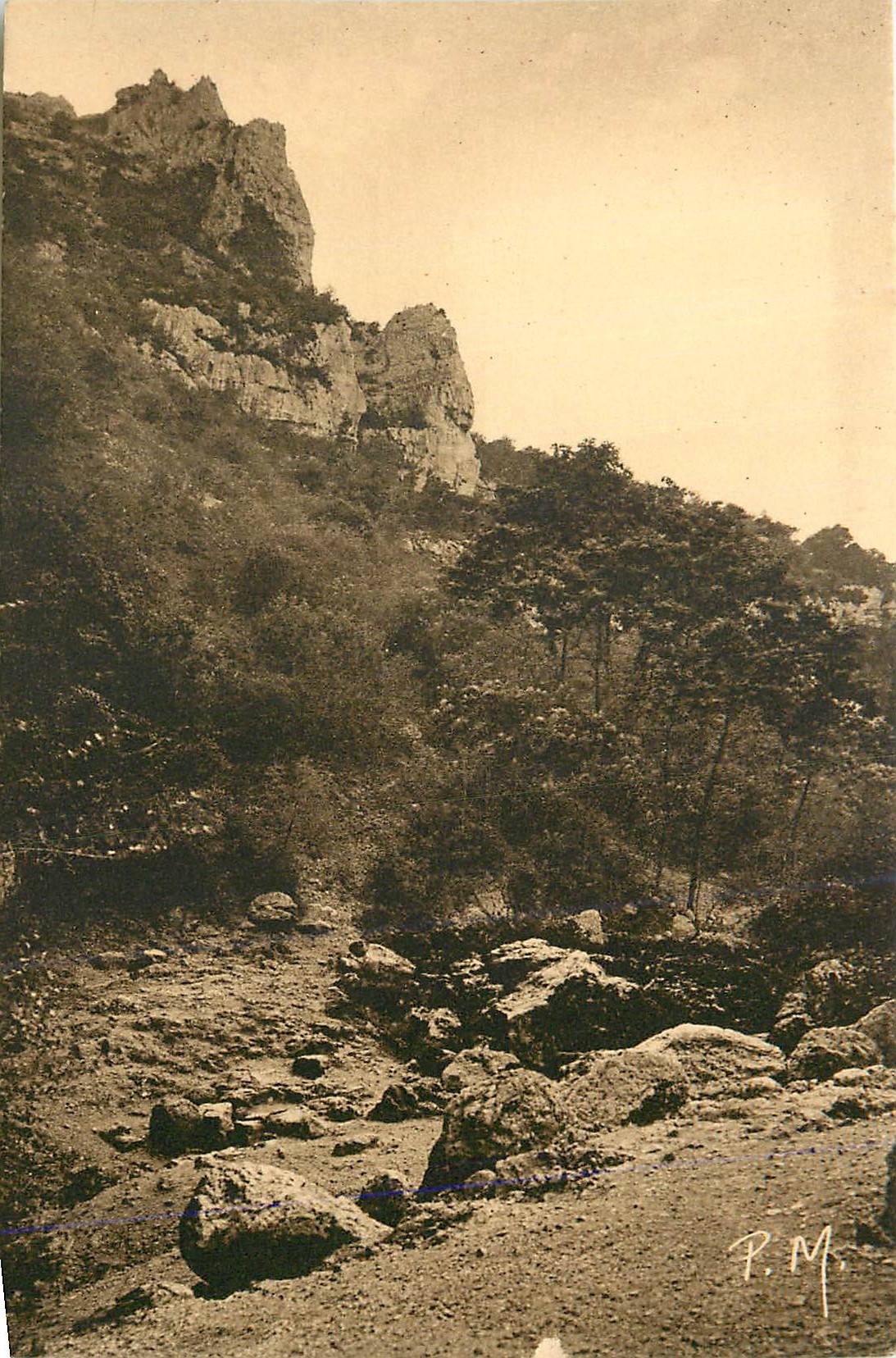 CPA Fontaine de Vaucluse Les Rochers et le Pain de Sucre