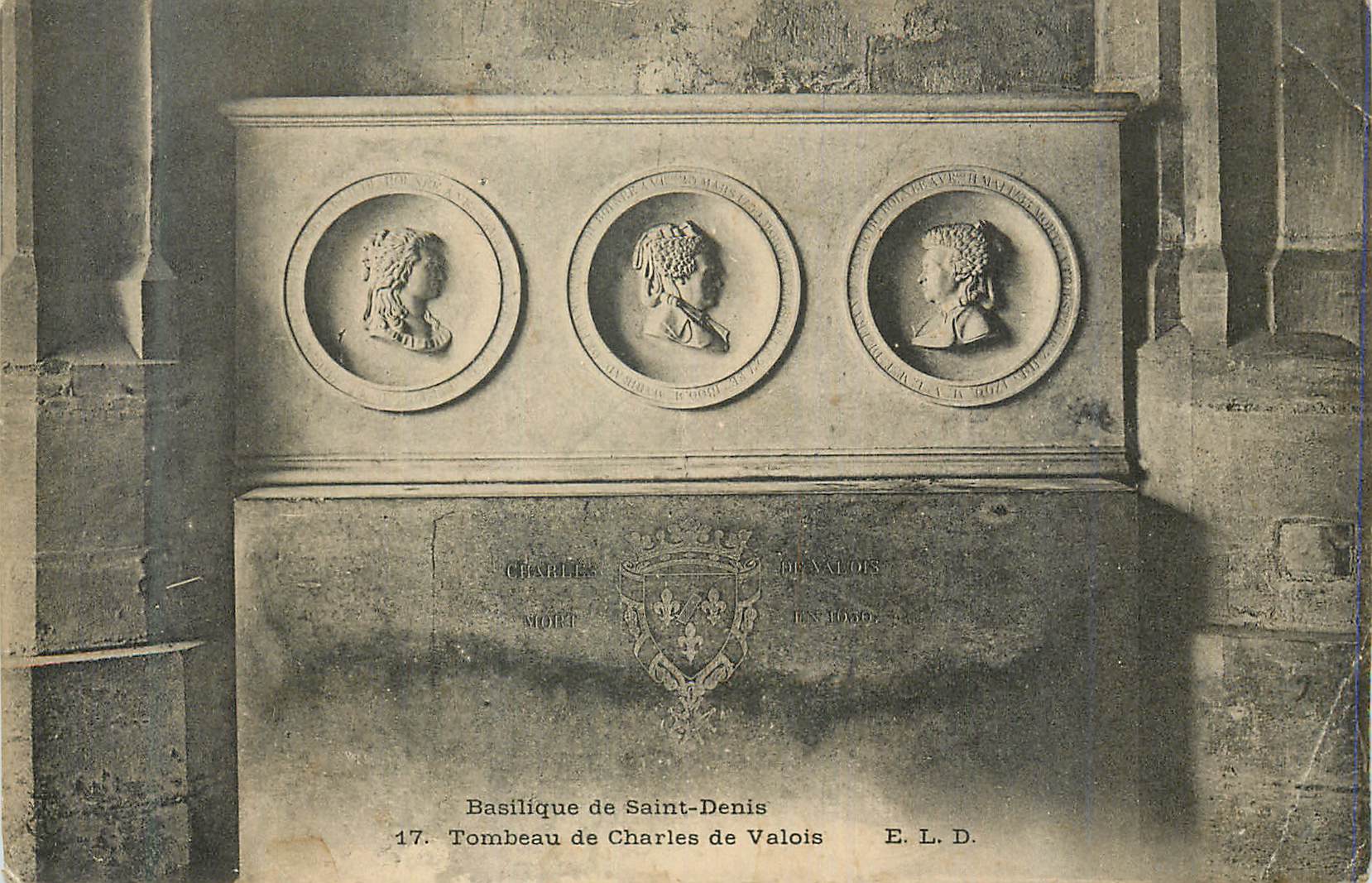 CPA Basilique de Saint Denis Tombeau de Charles de Valois