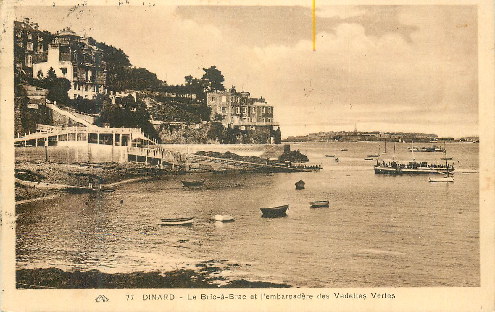 CPA Dinard Le Bric a Brac et l'embarcadere des Vedettes Vertes