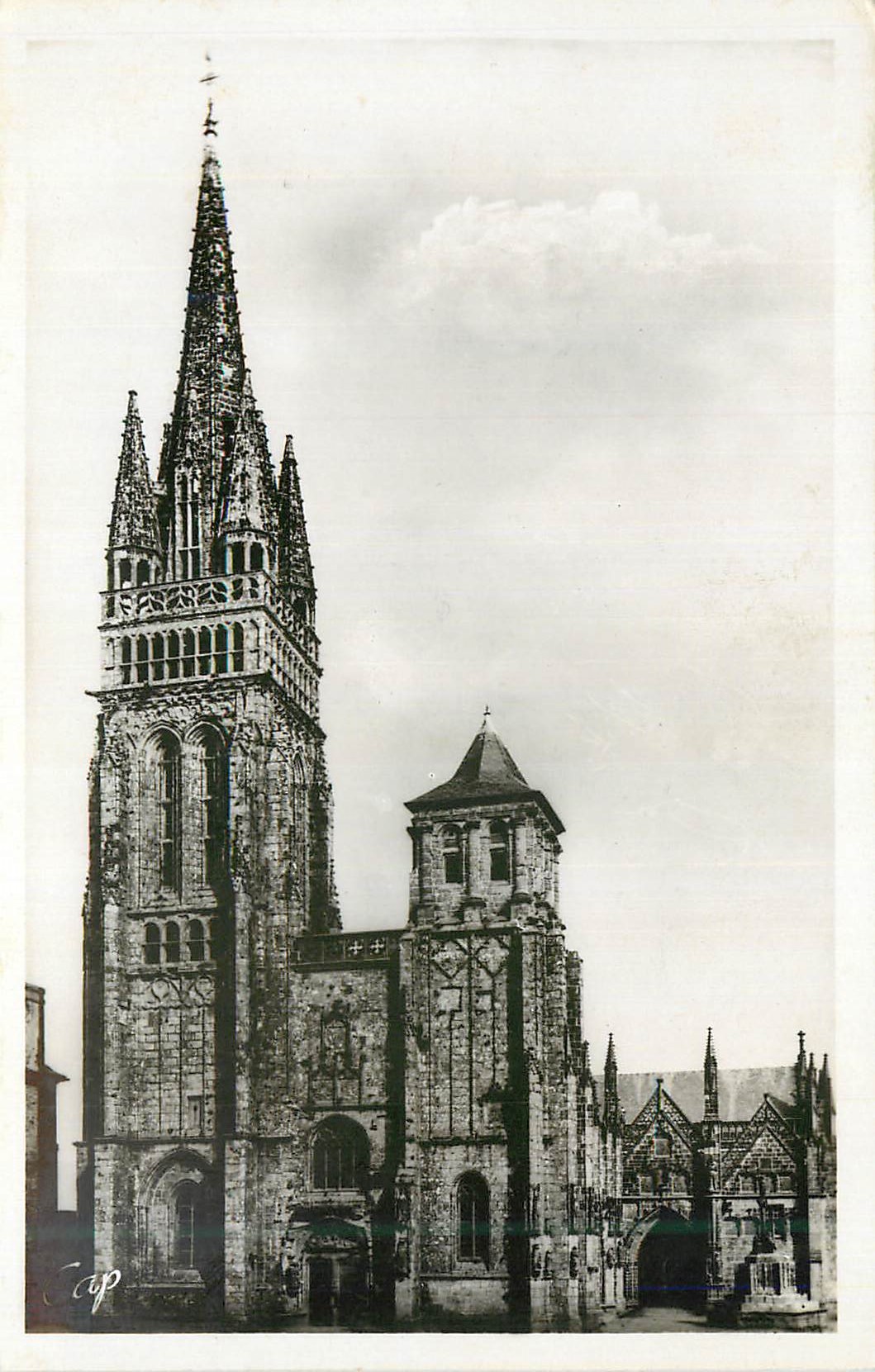 CPM Le Folgoet (Finistere) Facade de l'Eglise (XVe siecle)