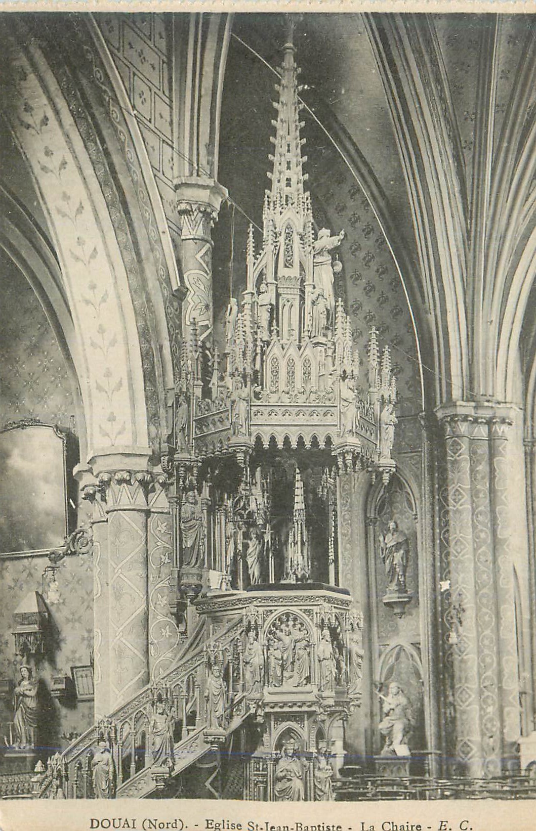 CPA Douai (Nord) Eglise St Jean Baptiste La Chaire