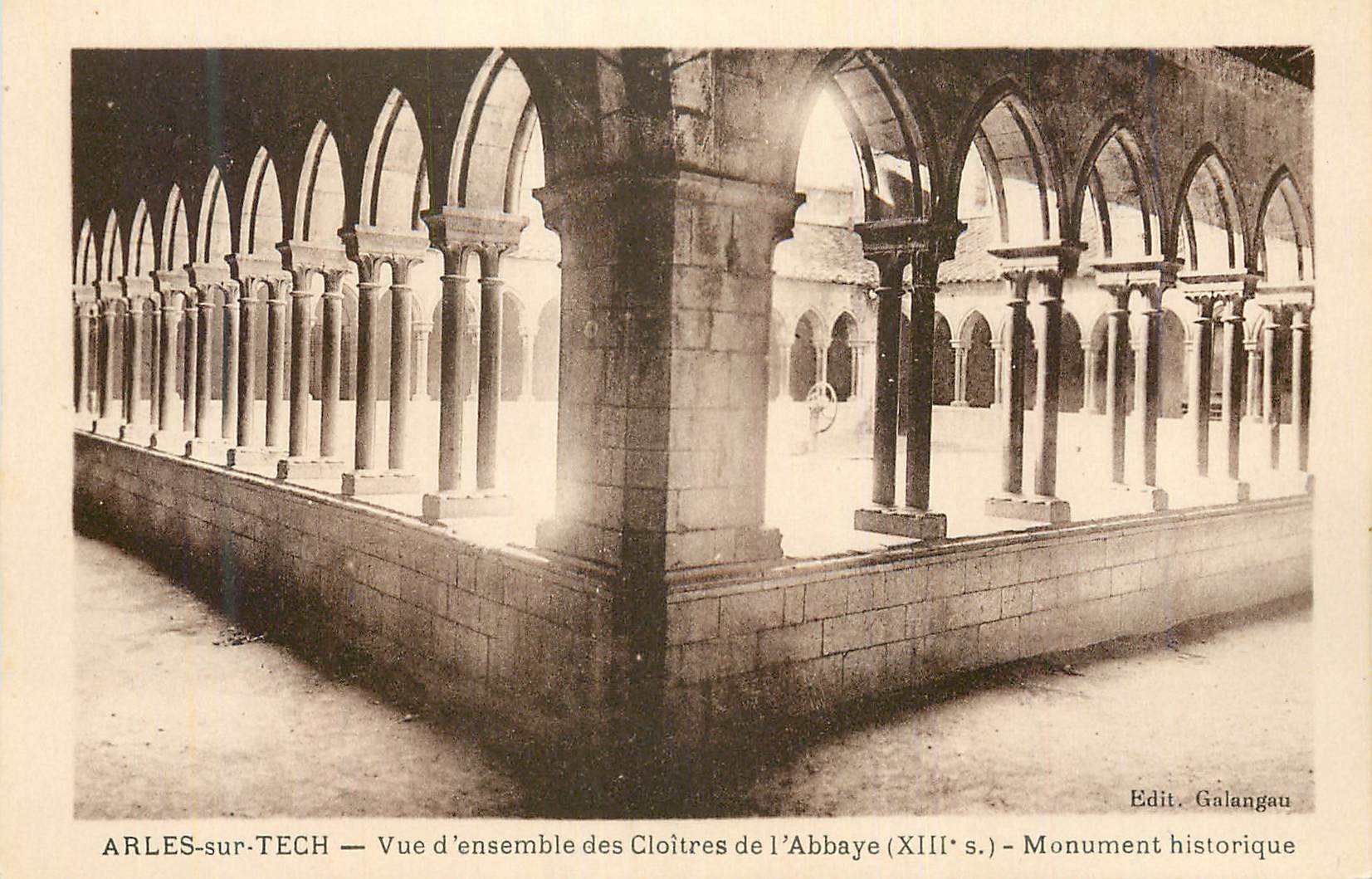Arles-sur-Tech — Vue d'ensemble des Cloîtres de l'Abbaye (XIIIe s.) — Monument historique — Edit. Galangau
